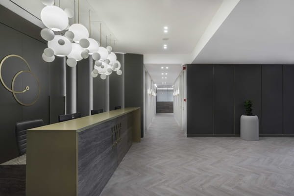 Corridor of the Hygeia IVF Embryogenesis Clinic in Athens – a bright and spacious environment