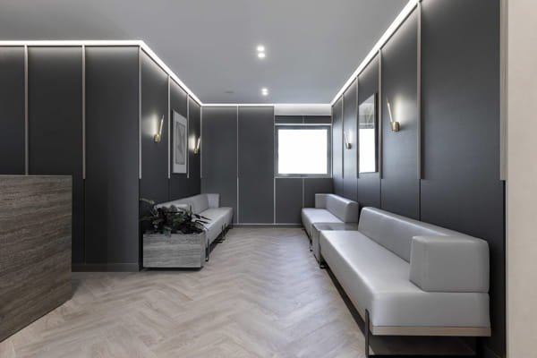 Waiting room of the Hygeia IVF Embryogenesis Clinic in Athens – a pleasant space for patients