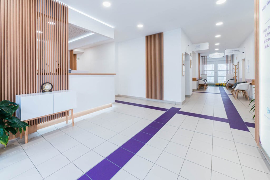 The hallway and waiting area of Unica Clinic in the Czech Republic – a pleasant space for relaxation and patient waiting