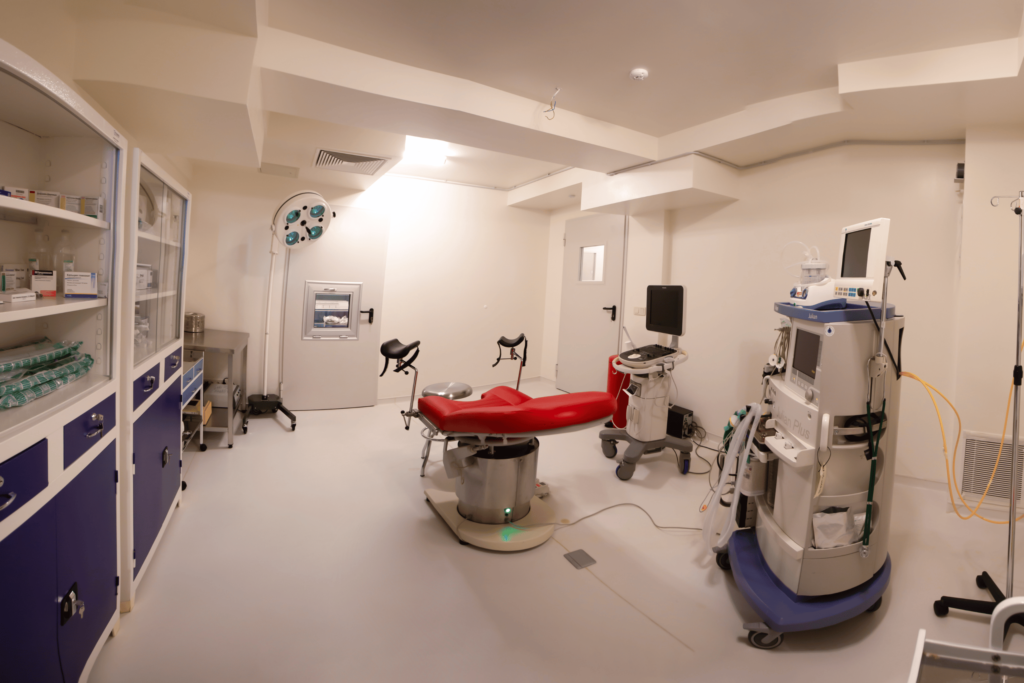 Egg retrieval room at ReproART clinic, equipped with advanced technology for safe and efficient IVF procedures.