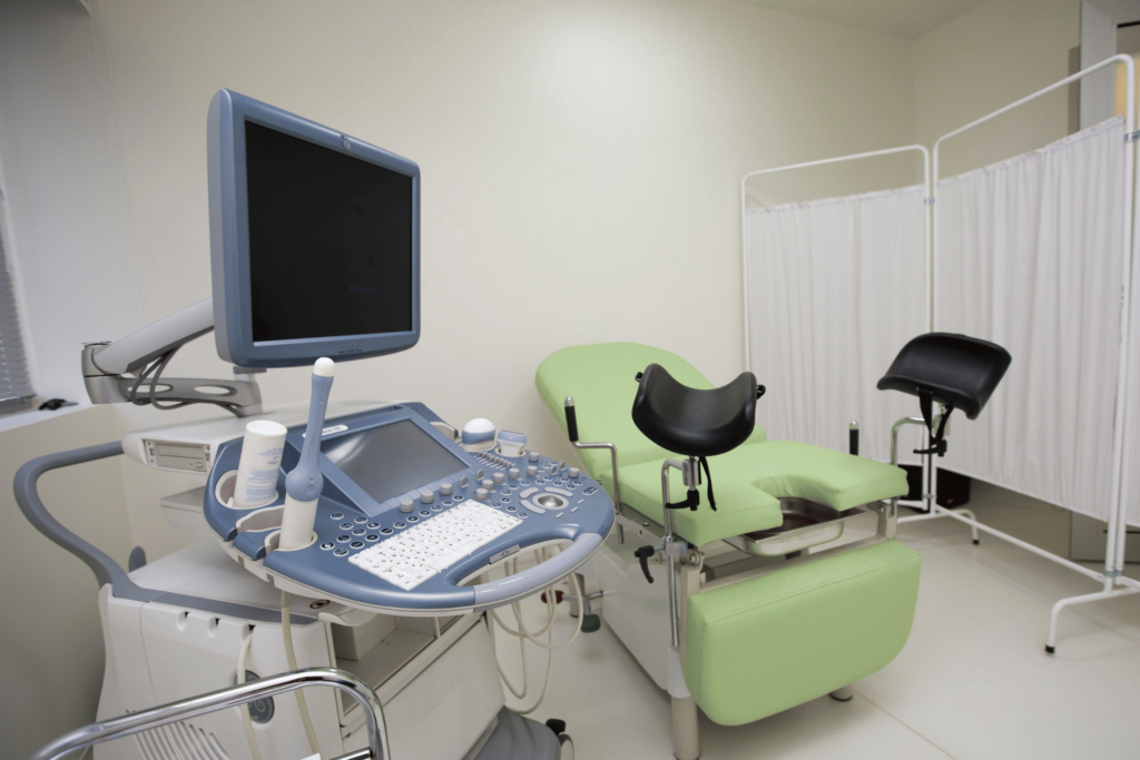 Gynecology office at ReproART clinic featuring a modern ultrasound machine and examination chair, prepared for reproductive health diagnostics and IVF cycle monitoring.