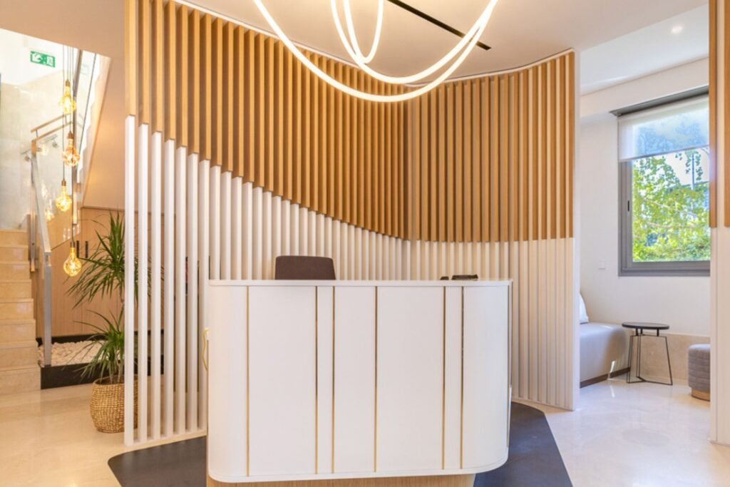Reception desk at Vida Fertility clinic in Madrid – the first step toward infertility treatment