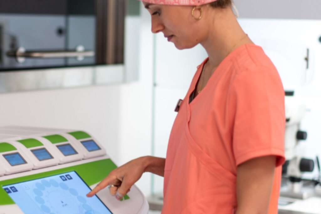 Vida Fertility embryologist monitoring equipment in the IVF lab